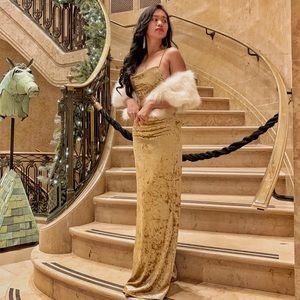 **SOLD** Gold Velvet Long Dress 💛